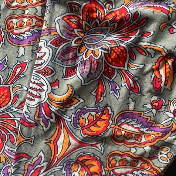 LuLaRoe one size gray printed leggings - Picture 4 of 5